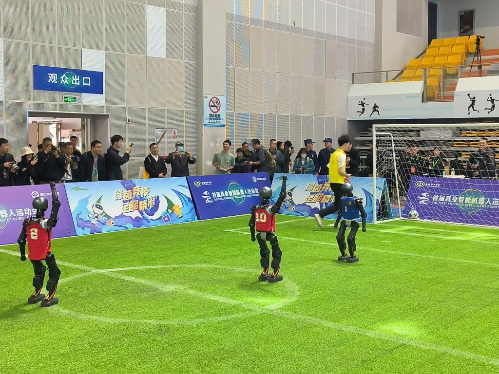 弗莱彻：梅努已回归训练，能否进入比赛大名单要等评估