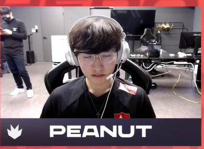 都充满了悬 都充满了悬