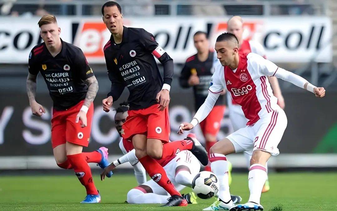 哈维微笑着 哈维微笑着