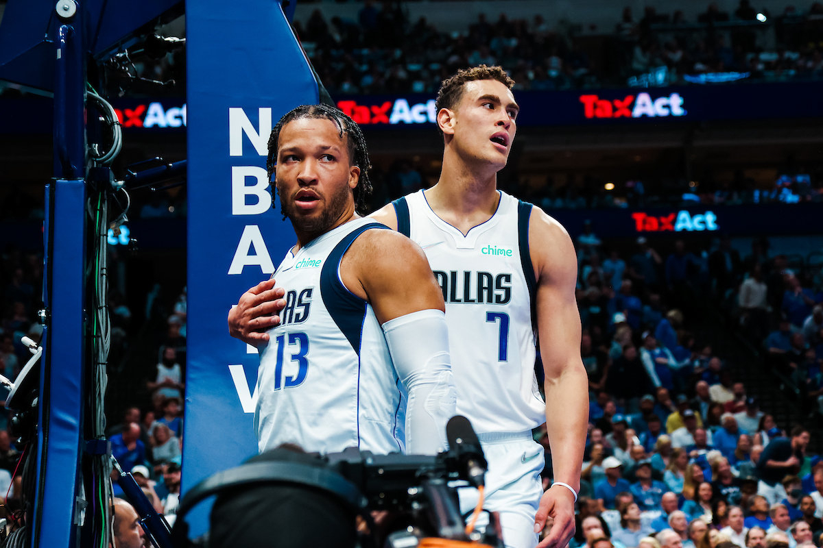 塞尔电台记者表示塞瓦略斯对未出场感到愤怒，后者社媒回击：谎言